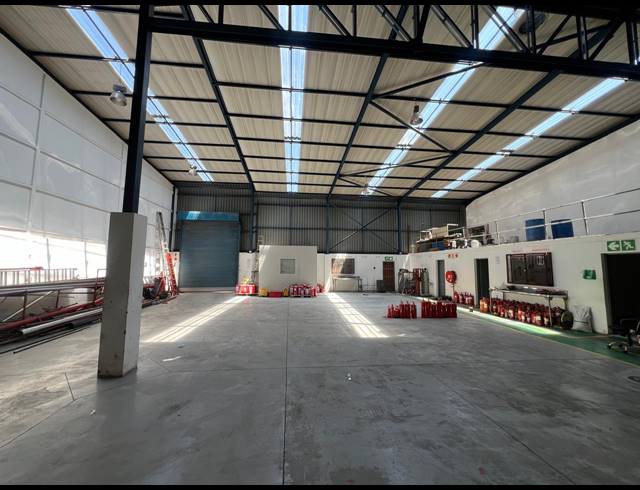 1,093M² WAREHOUSE TO LET IN STRIJDOMPARK